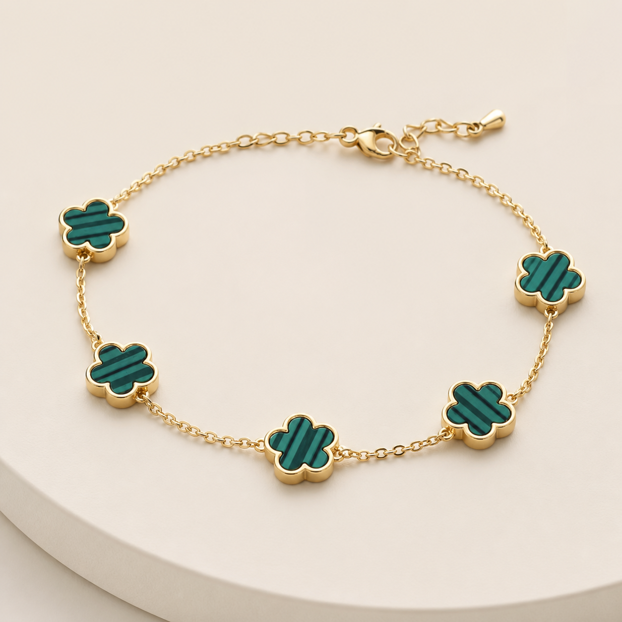 Pulsera de tréboles verdes