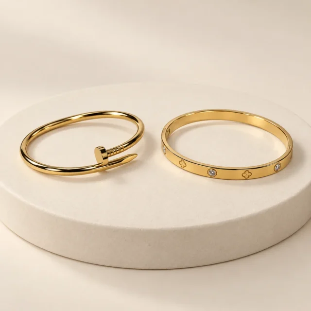 Juego de dos pulseras doradas